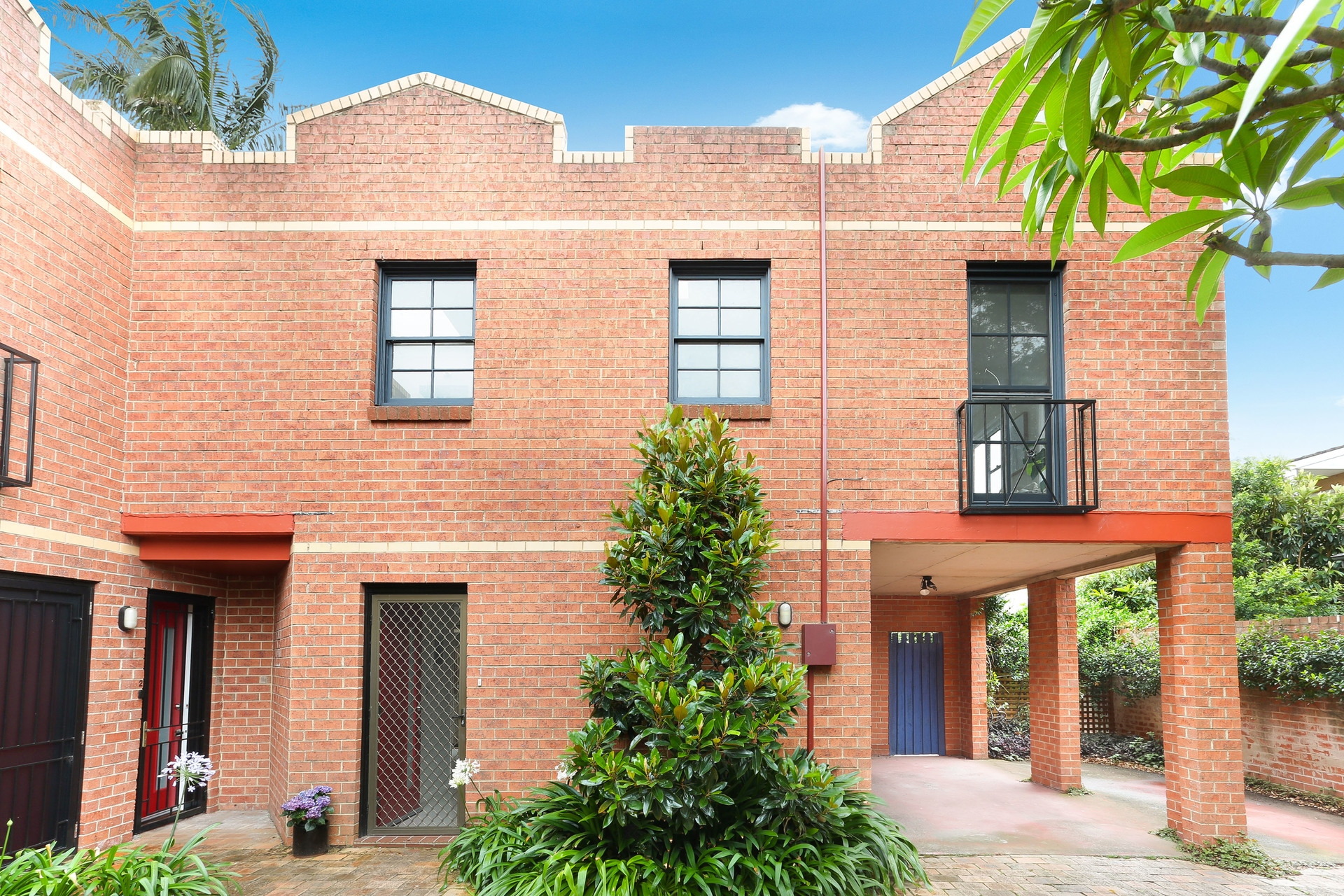 1/182a Flood Street, Leichhardt Sold by Hudson McHugh - image 1