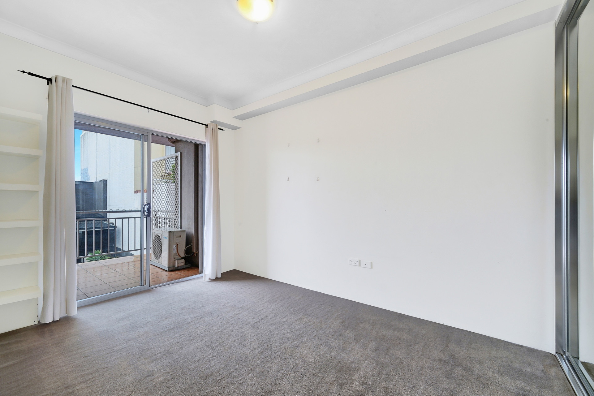 19/159 Princes Highway, St Peters Leased by Hudson McHugh - image 1