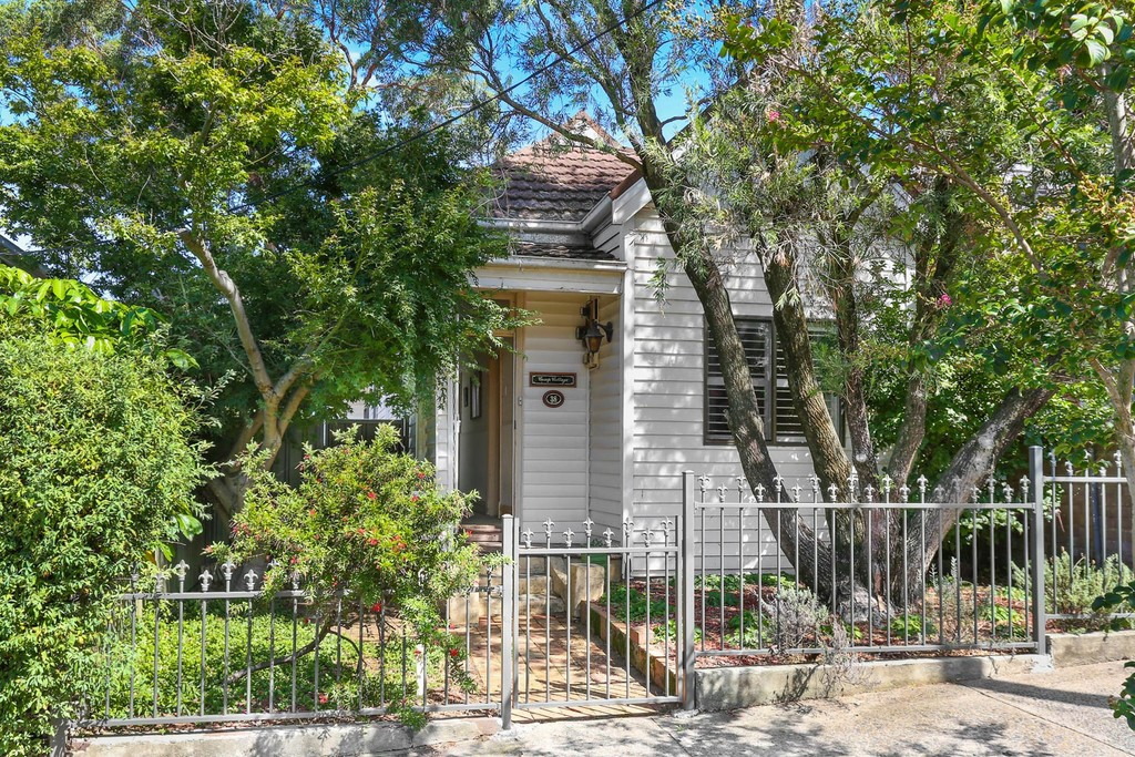 38 Ainsworth Street, Lilyfield Sold by Hudson McHugh - image 1