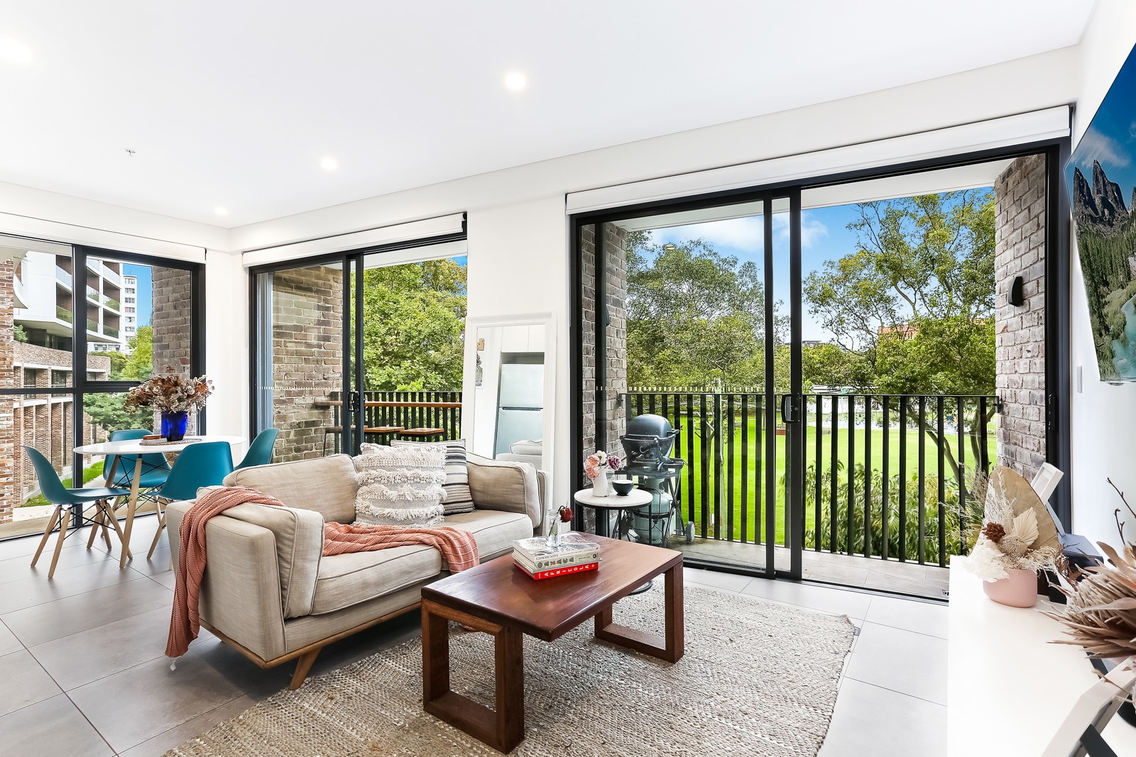 301/2H Wentworth Park Road, Glebe Leased by Hudson McHugh - image 1