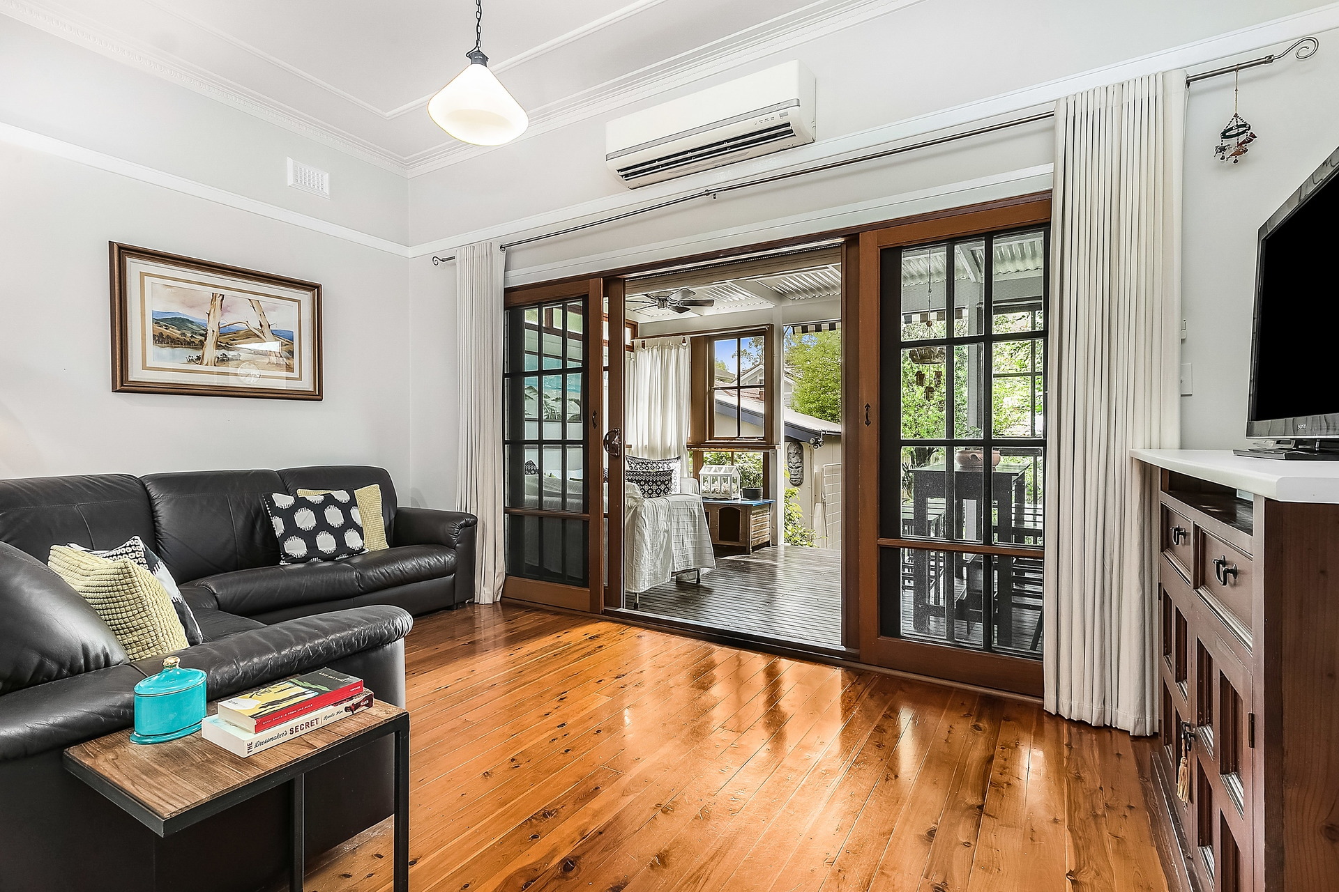 327 New Canterbury Road, Dulwich Hill Sold by Hudson McHugh - image 1