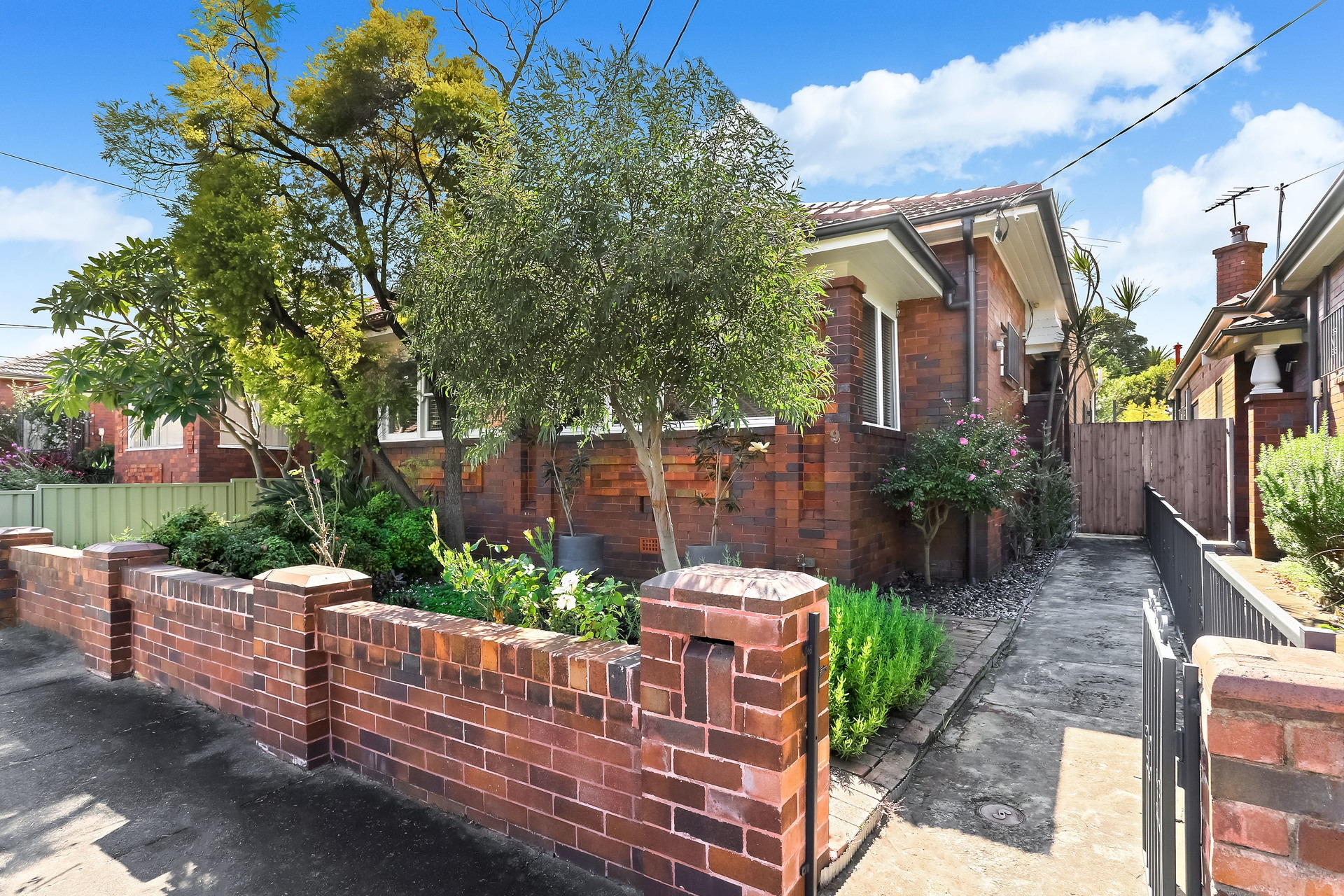 9 Hollands Avenue, Marrickville Sold by Hudson McHugh - image 1