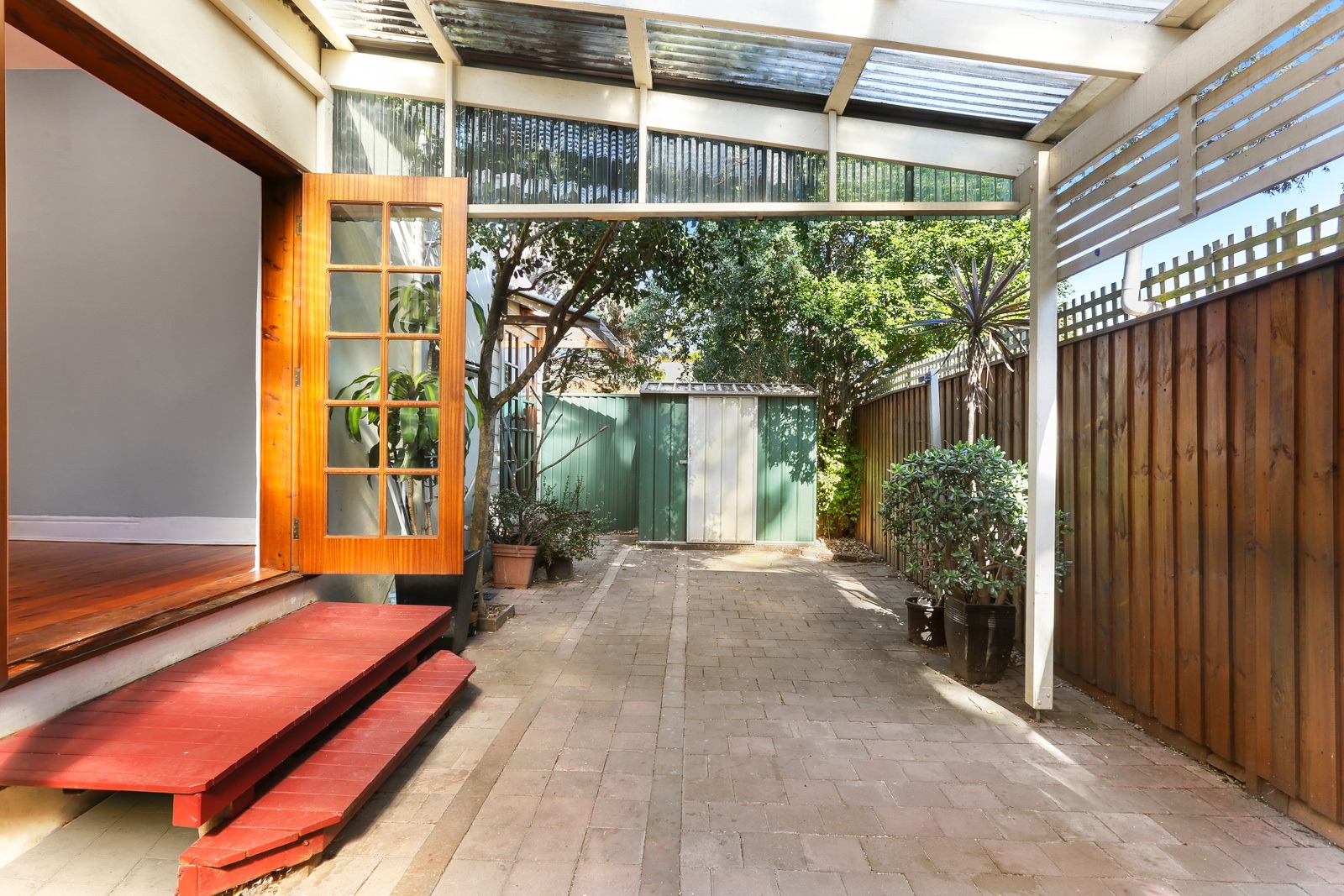 10 Roberts Street, St Peters Leased by Hudson McHugh - image 1