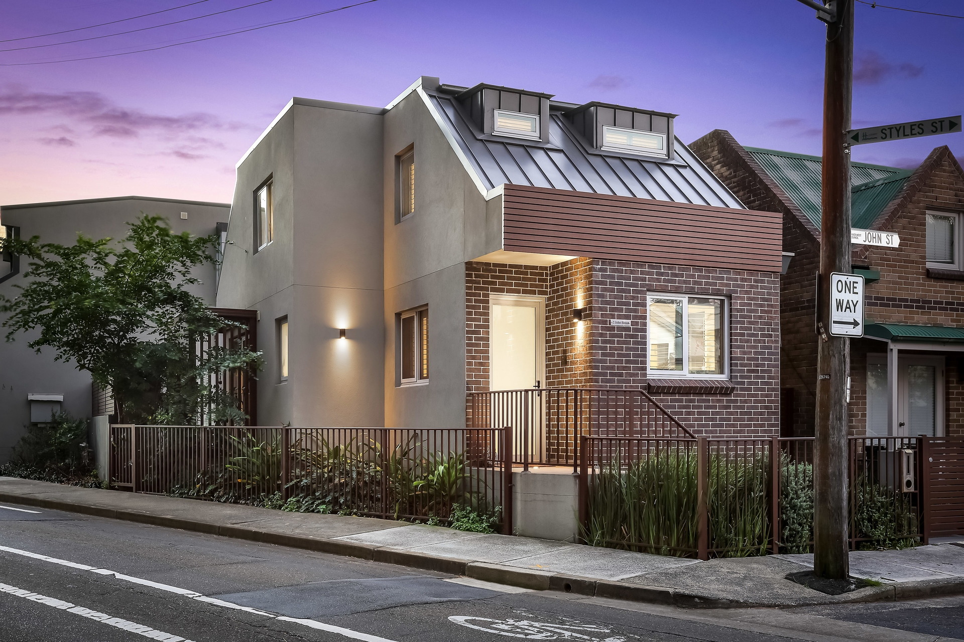 2 John Street, Leichhardt Sold by Hudson McHugh - image 1