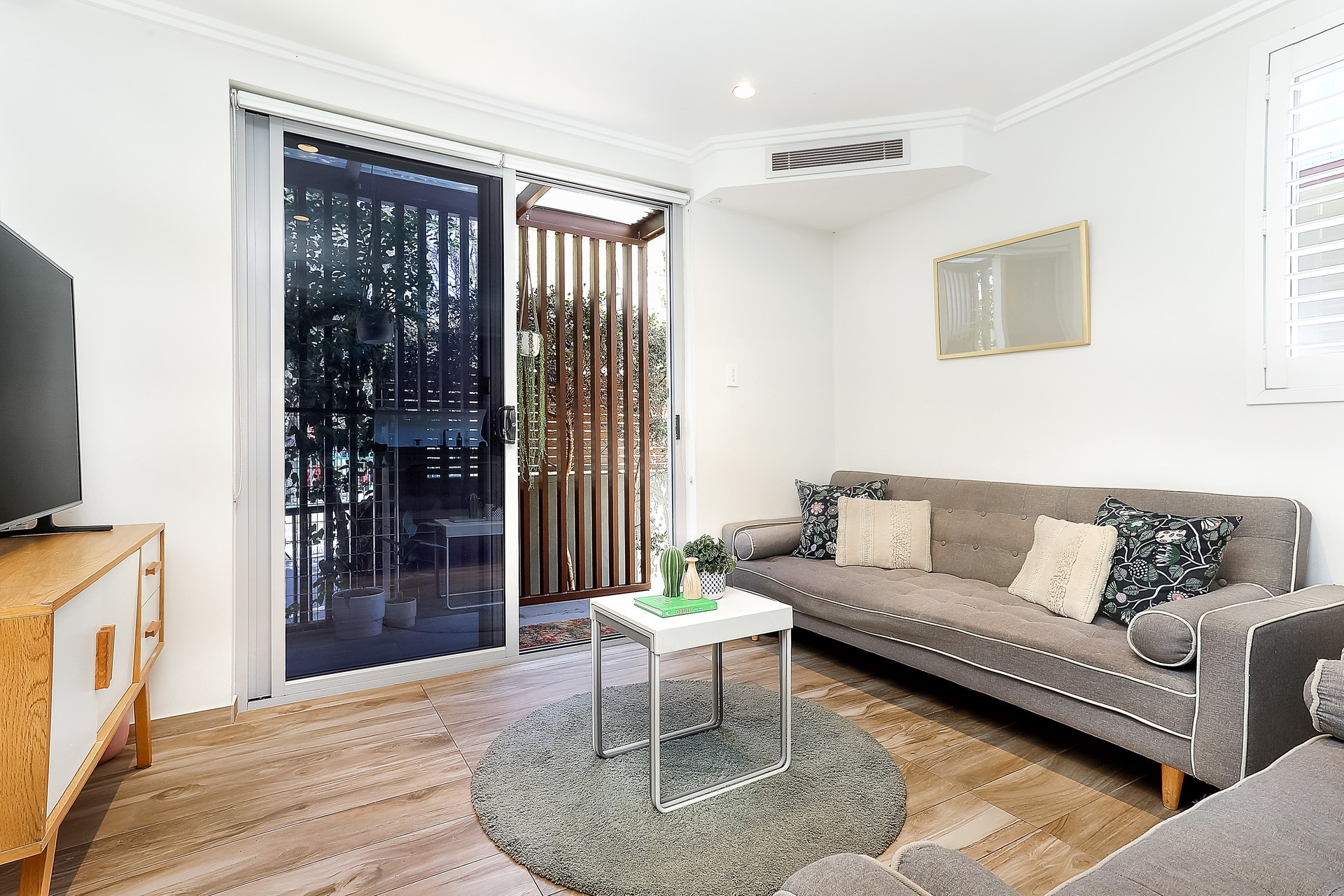 2 John Street, Leichhardt Sold by Hudson McHugh - image 1