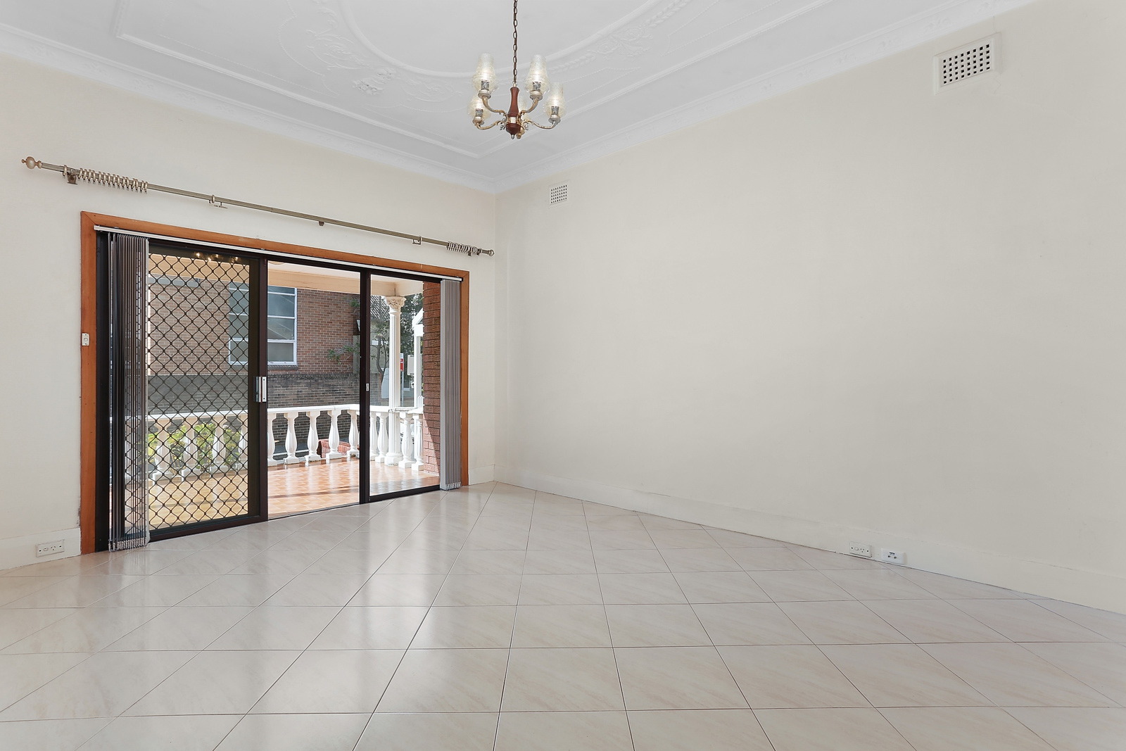 6 Mackenzie Street, Leichhardt Sold by Hudson McHugh - image 1