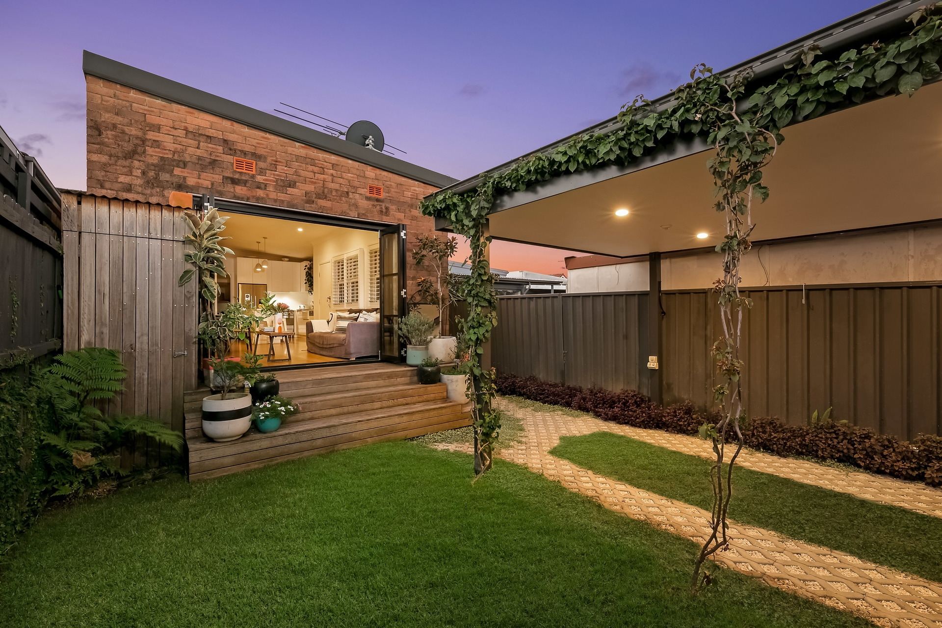 19 Myrtle Street, Stanmore Sold by Hudson McHugh - image 1