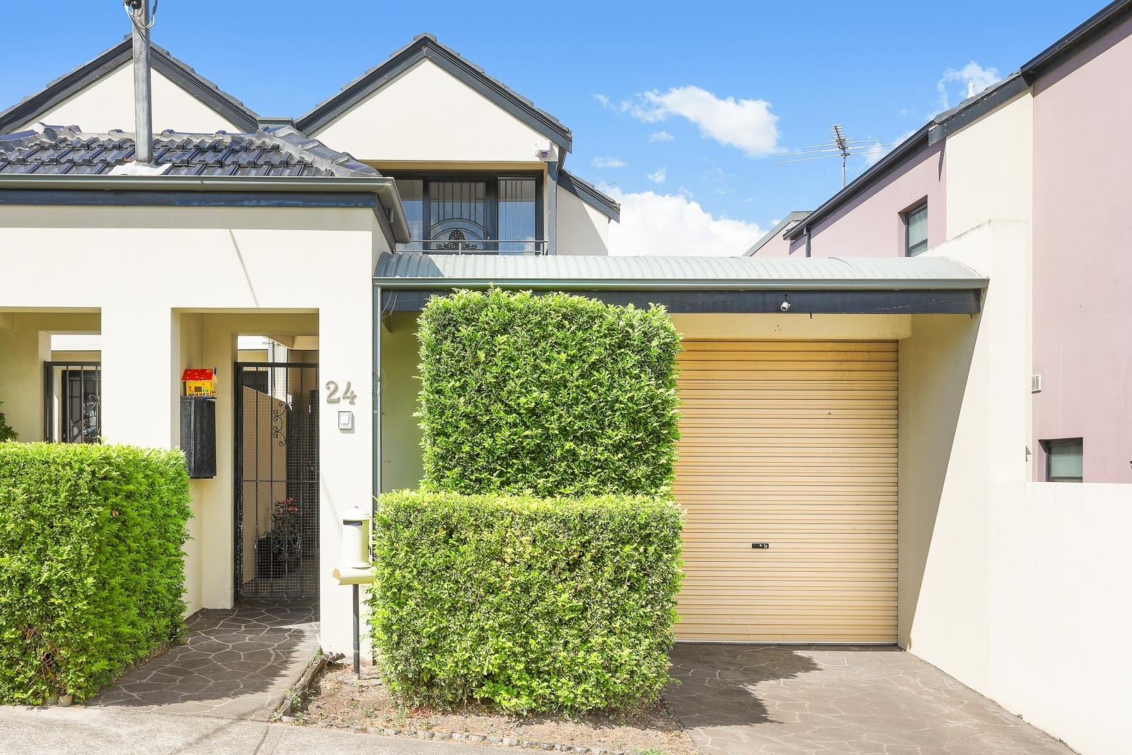 24 Lyall Street, Leichhardt Leased by Hudson McHugh - image 1