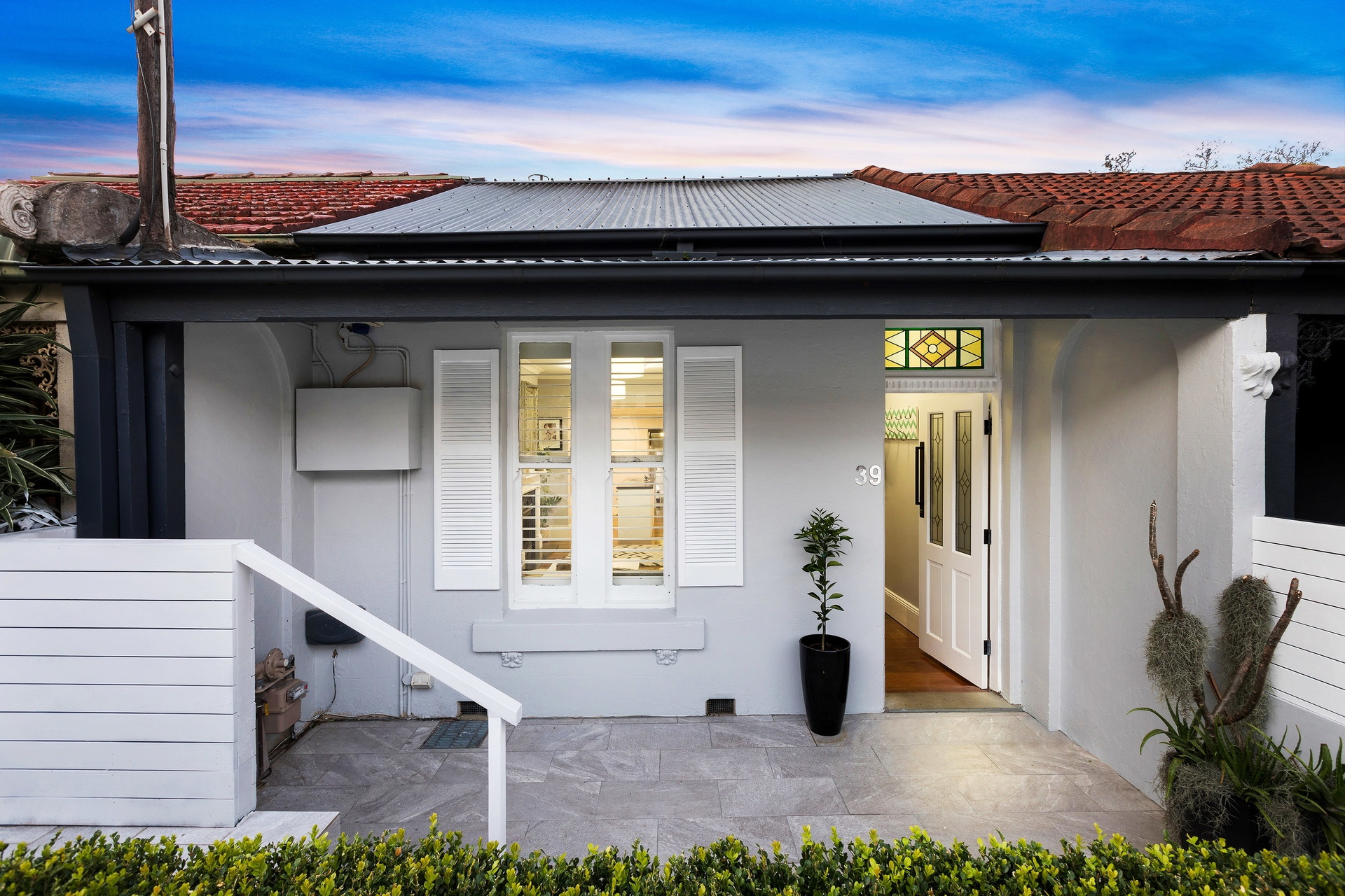 39 Carlisle Street, Leichhardt Sold by Hudson McHugh - image 1