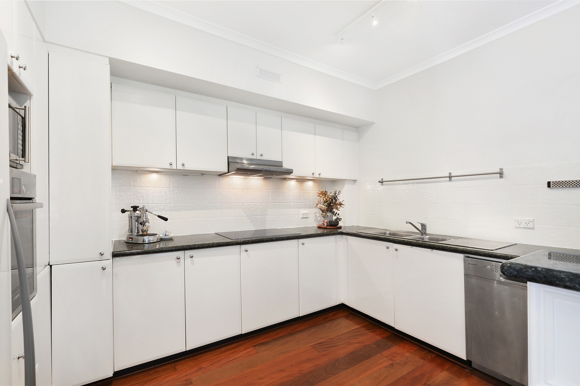 32/8 Williams Parade, Dulwich Hill Sold by Hudson McHugh - image 1