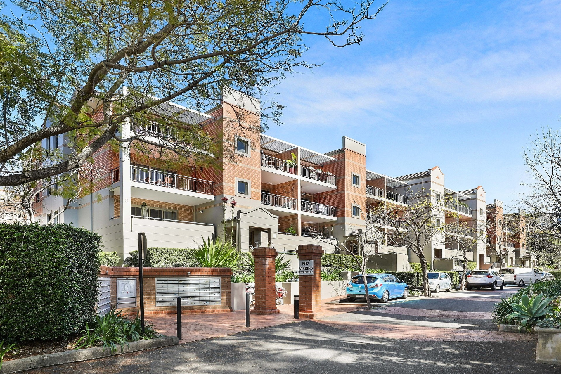 32/8 Williams Parade, Dulwich Hill Sold by Hudson McHugh - image 1