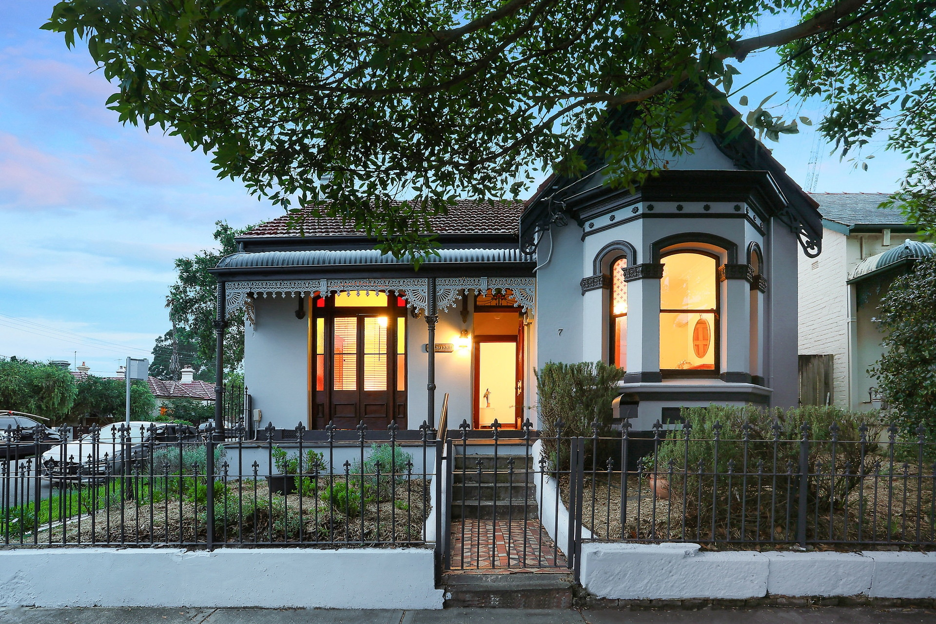 7 Cromwell Street, Leichhardt Sold by Hudson McHugh - image 1