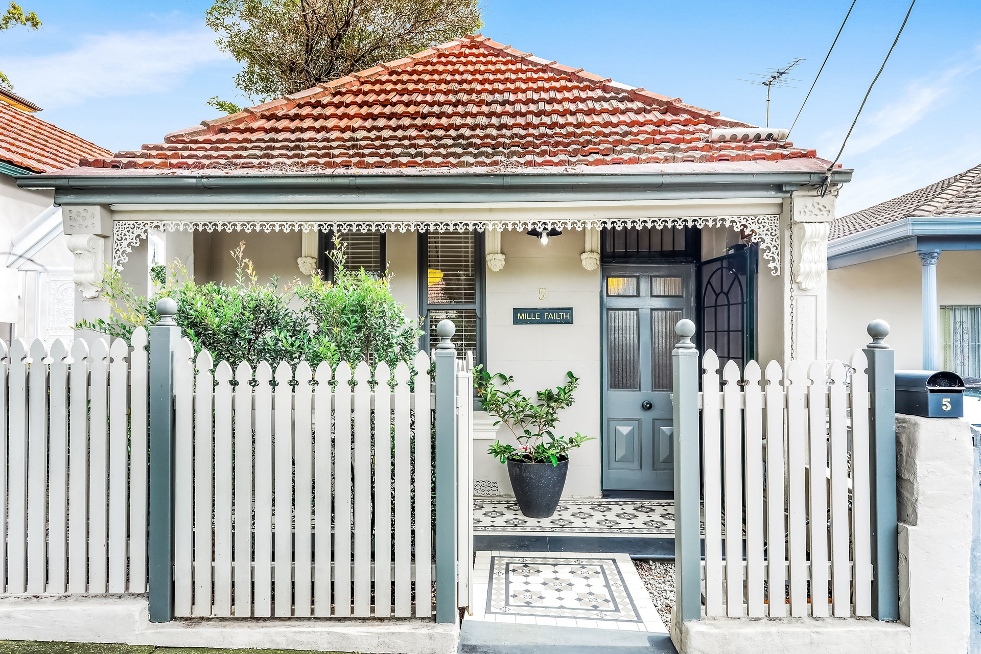 5 Dulwich Street, Dulwich Hill Sold by Hudson McHugh - image 1