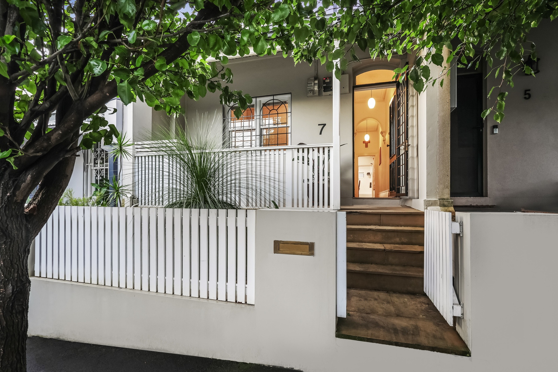 7 Reuss Street, Leichhardt Sold by Hudson McHugh - image 1