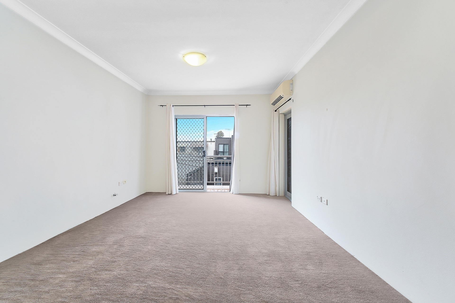 19/159 Princes Highway, St Peters Leased by Hudson McHugh - image 1