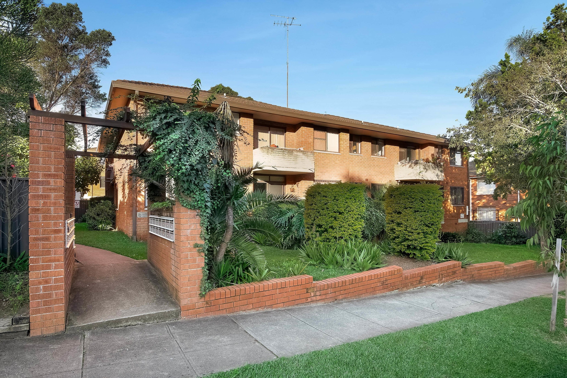 14/1 Myra Road, Dulwich Hill Sold by Hudson McHugh - image 1