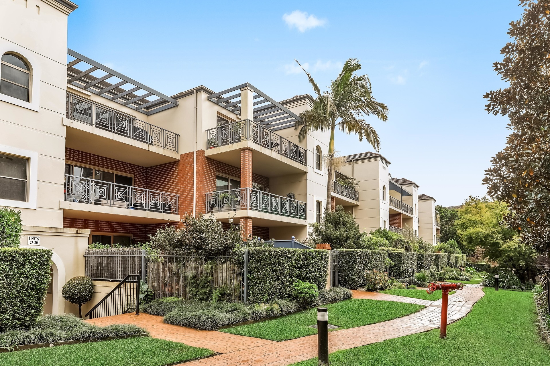 24/7 Williams Parade, Dulwich Hill Sold by Hudson McHugh - image 1