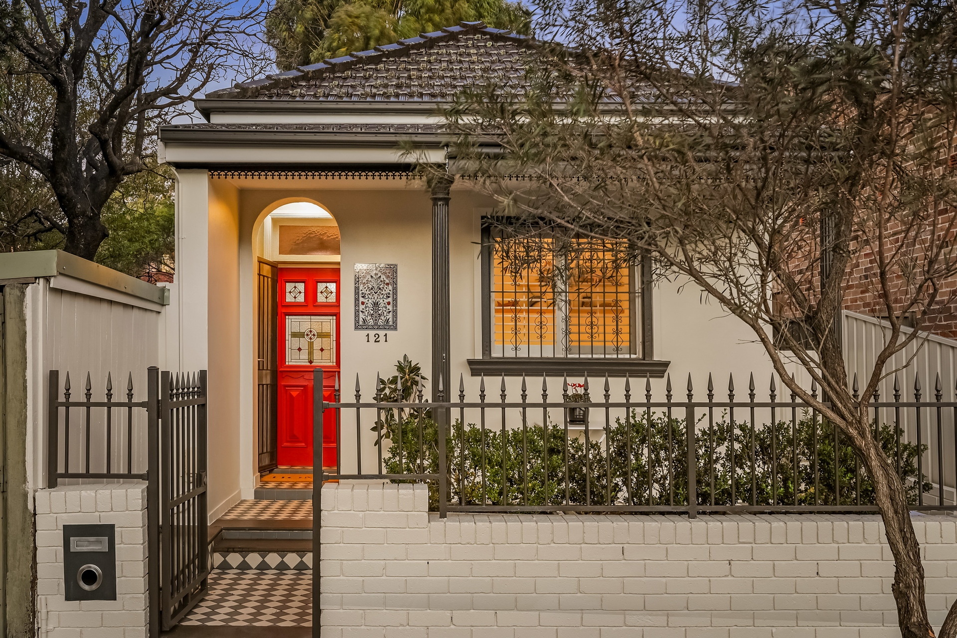 121 Victoria Street, Dulwich Hill Sold by Hudson McHugh - image 1