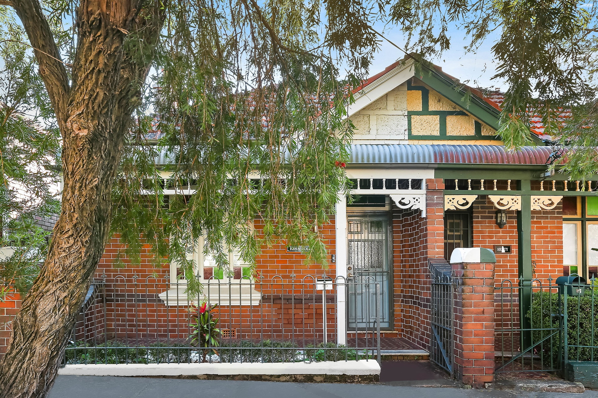 18 Weynton Street, Annandale Leased by Hudson McHugh - image 1