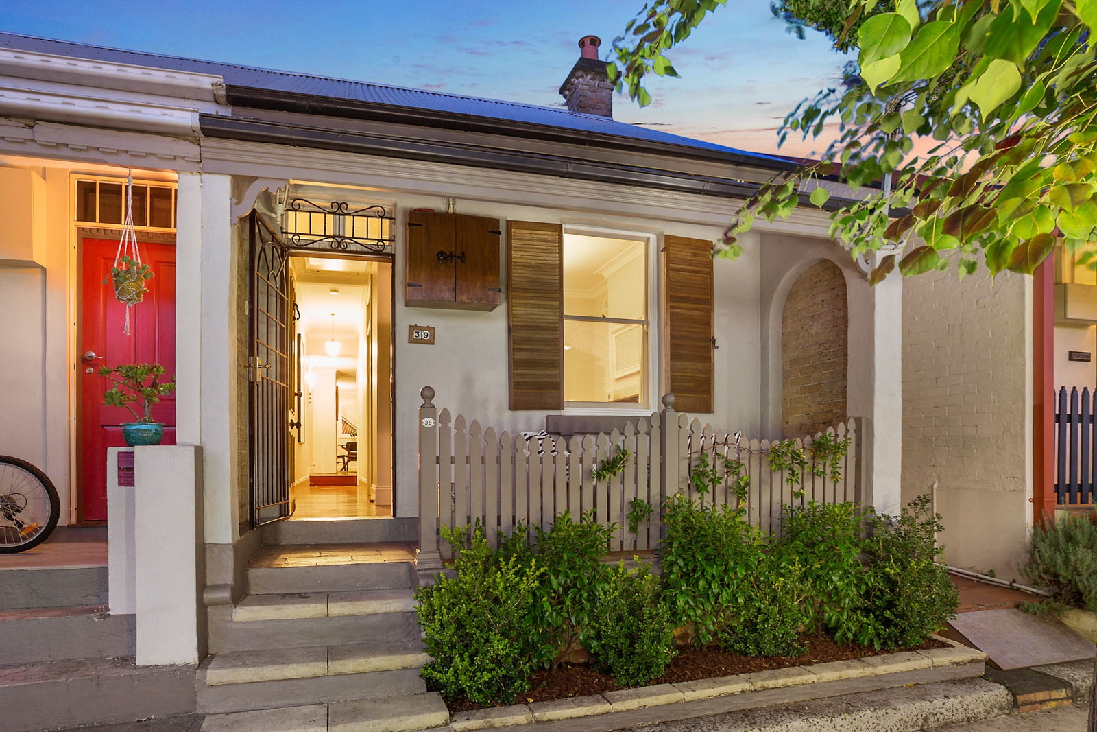 39 Arthur Street, Leichhardt Sold by Hudson McHugh - image 1