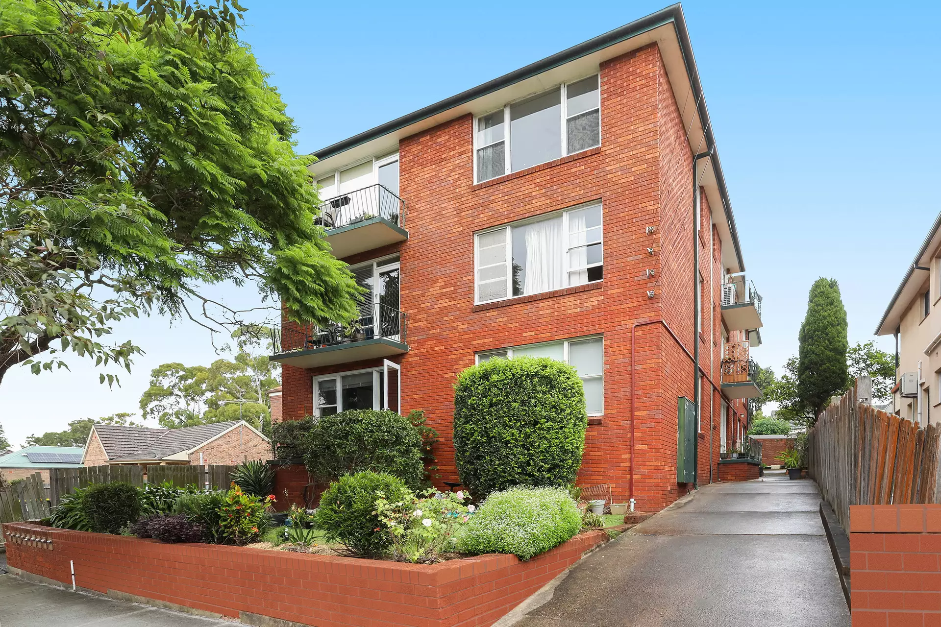 8/3 Constitution Road, Dulwich Hill Sold by Hudson McHugh - image 1