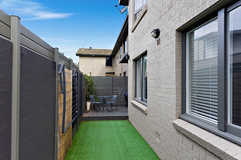 2/133 Meeks Road, Marrickville Leased by Hudson McHugh - image 1