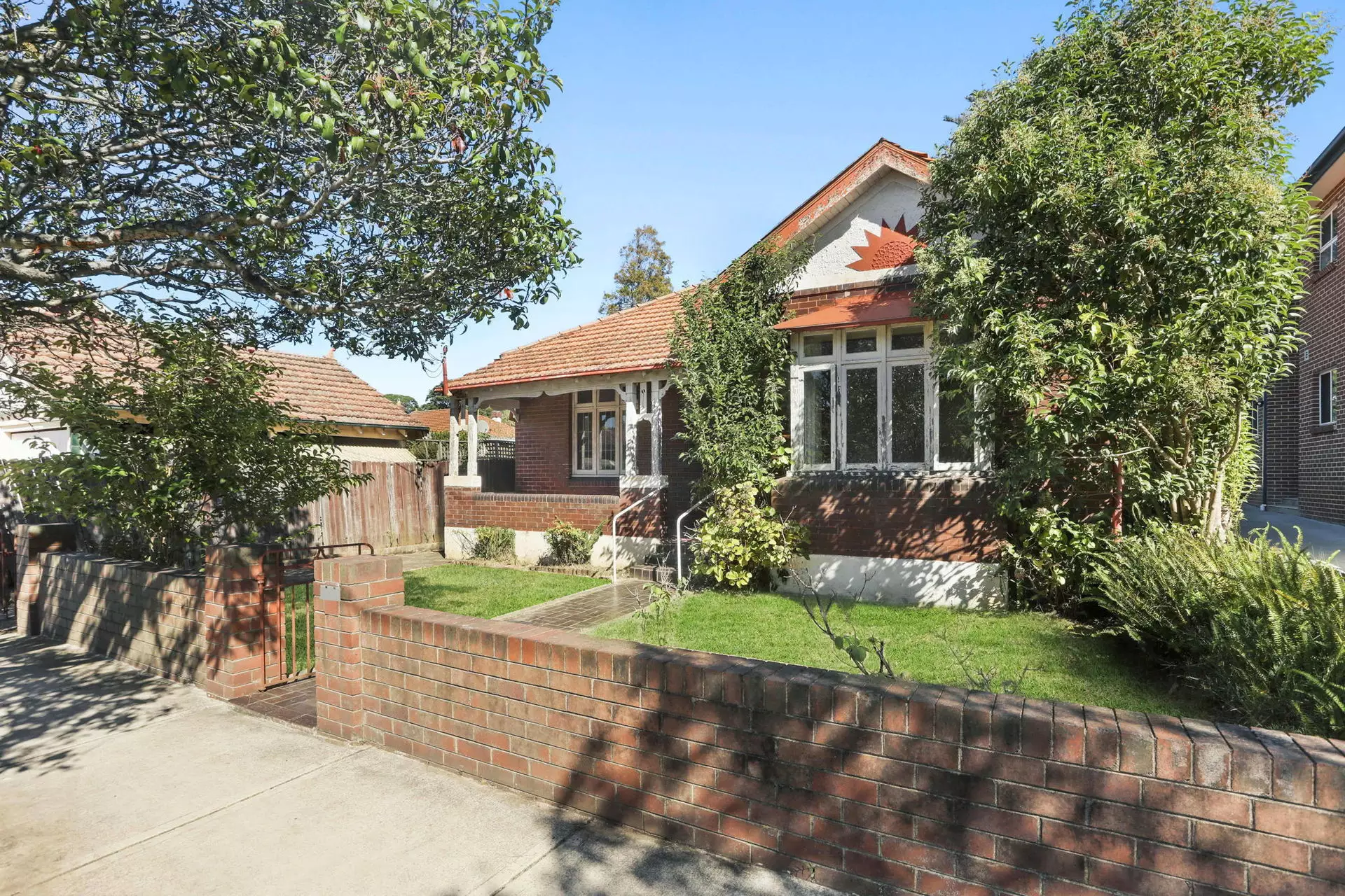 21 Weldon Street, Burwood Sold by Hudson McHugh - image 1