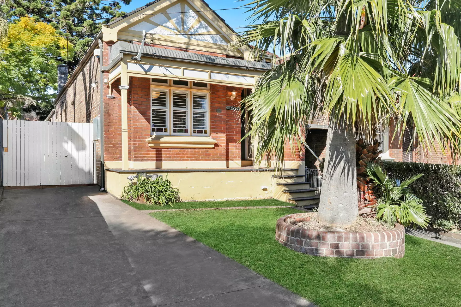 131 Denison Road, Dulwich Hill Leased by Hudson McHugh - image 1