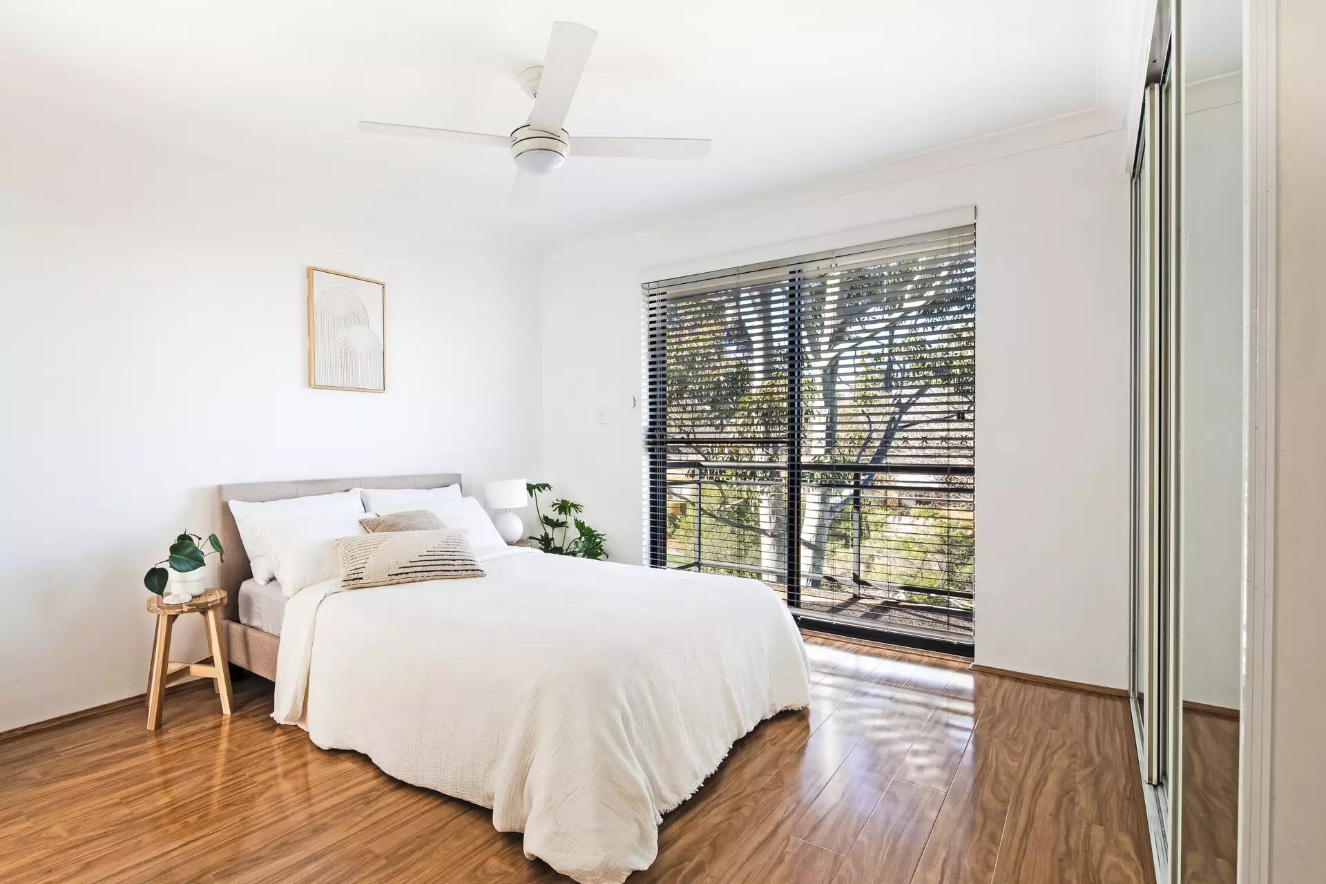 14/6-10 Myra Road, Dulwich Hill Sold by Hudson McHugh - image 1