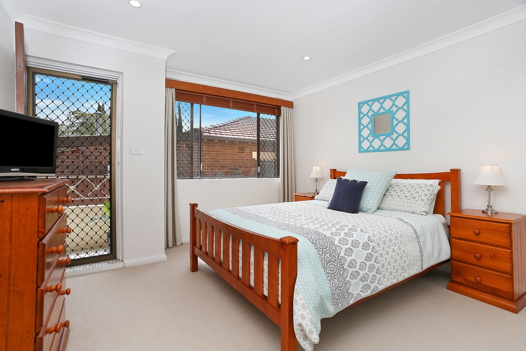 2/3 Shipley Avenue, North Strathfield Sold by Hudson McHugh - image 1