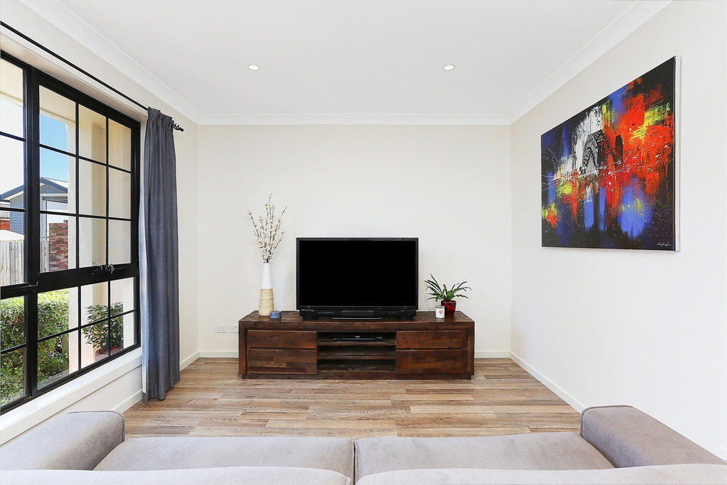 9/1 Flat Street, Leichhardt Sold by Hudson McHugh - image 1