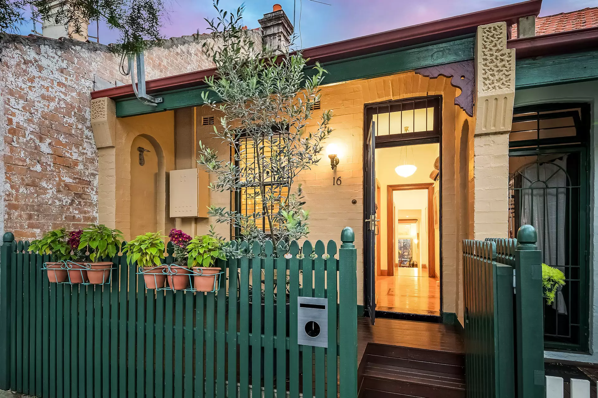 16 Junior Street, Leichhardt Sold by Hudson McHugh - image 1