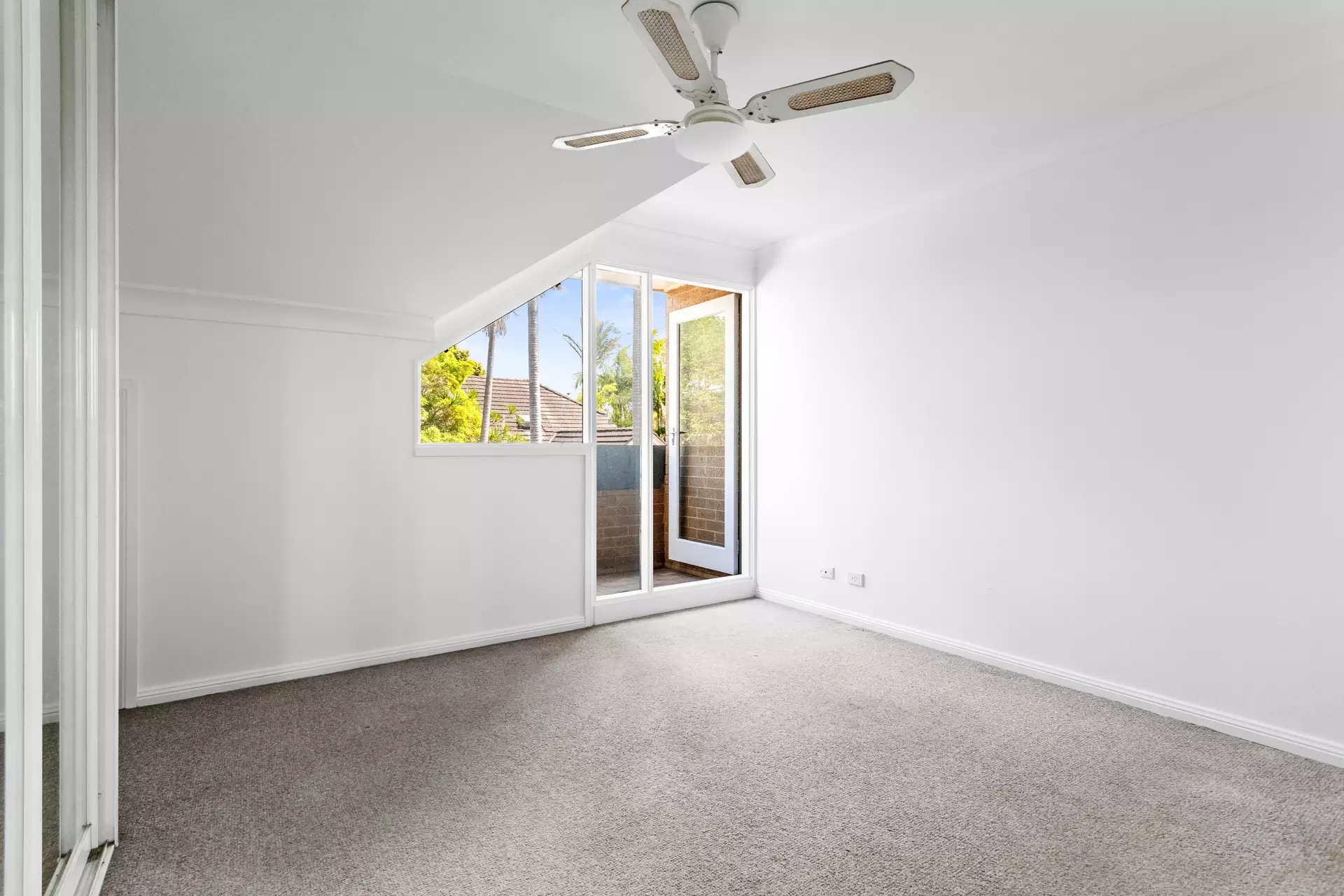 15/84A Piper Street, Lilyfield Sold by Hudson McHugh - image 1