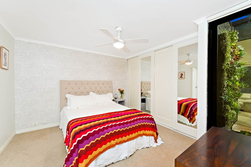 20 Mackenzie Street, Leichhardt Sold by Hudson McHugh - image 1