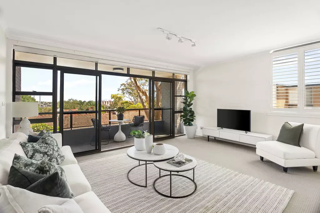 5/9 Cook Street, Glebe Auction by Hudson McHugh