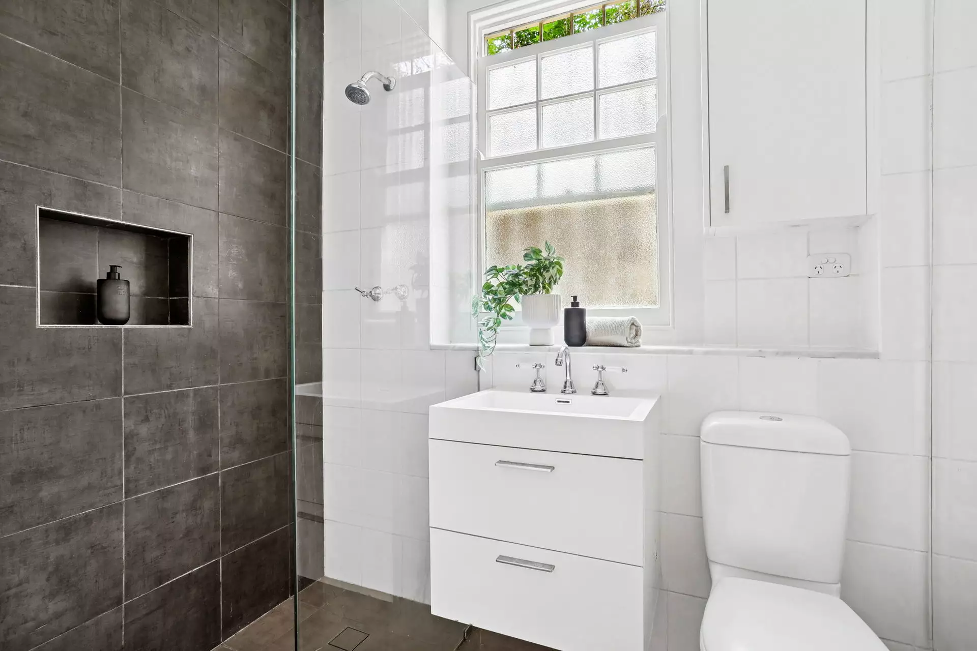 3/170 New South Head Road, Edgecliff Sold by Hudson McHugh - image 1