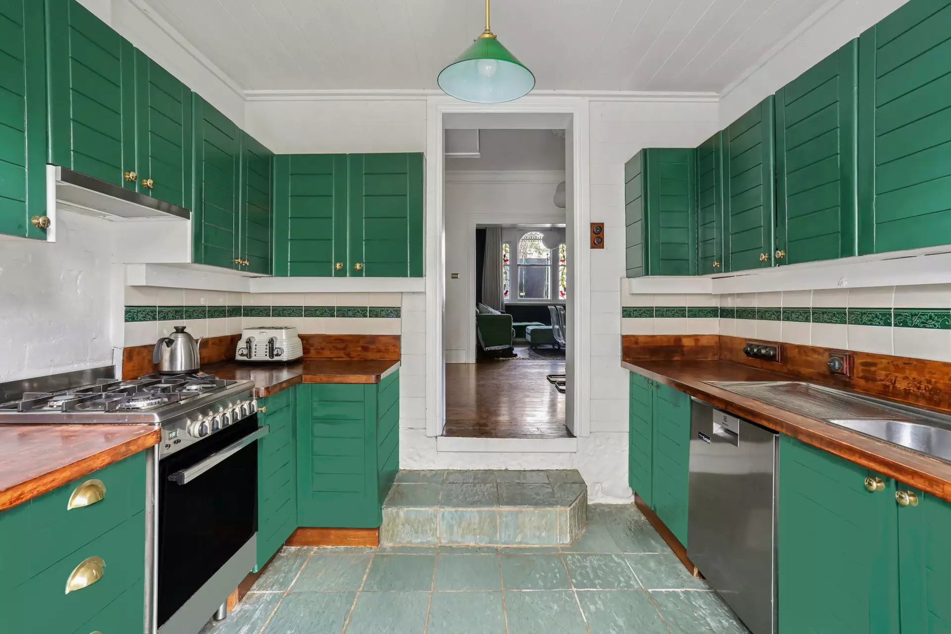 86 Victoria Street, Lewisham Auction by Hudson McHugh - image 1