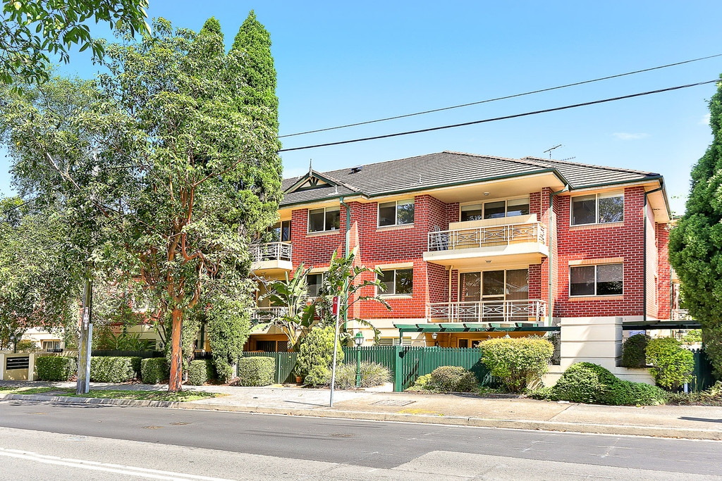 18/143 Ernest Street, Crows Nest Sold by Hudson McHugh - image 1