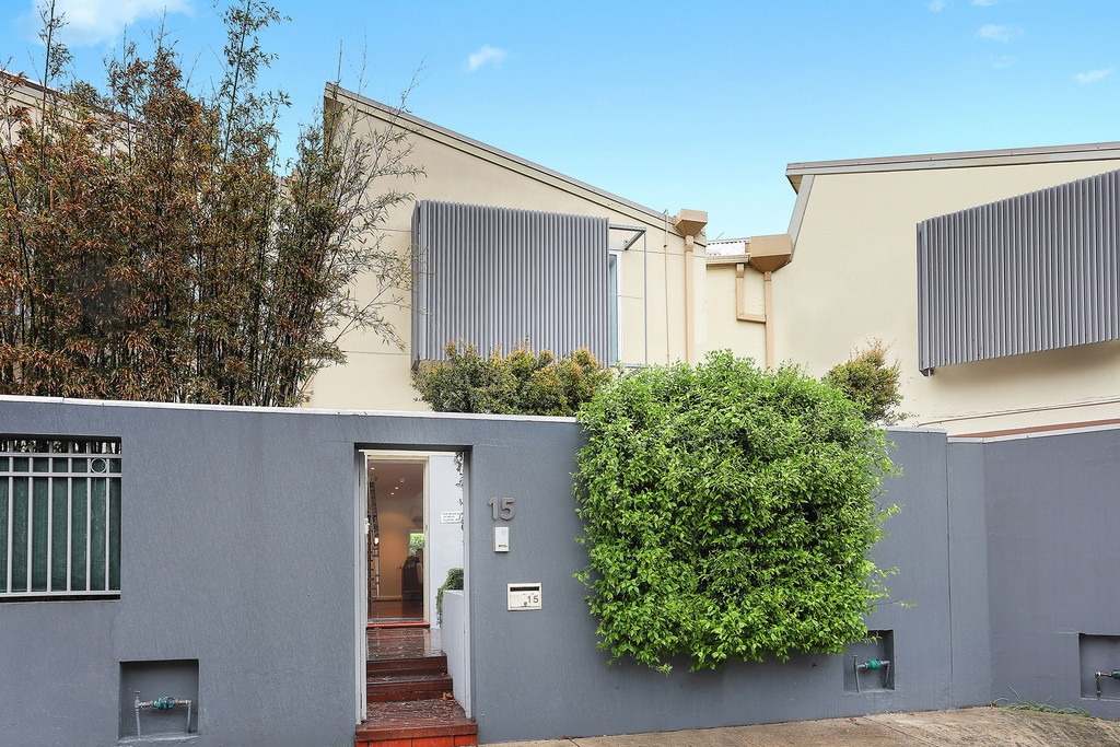 15 Westbourne Lane, Petersham Sold by Hudson McHugh - image 1