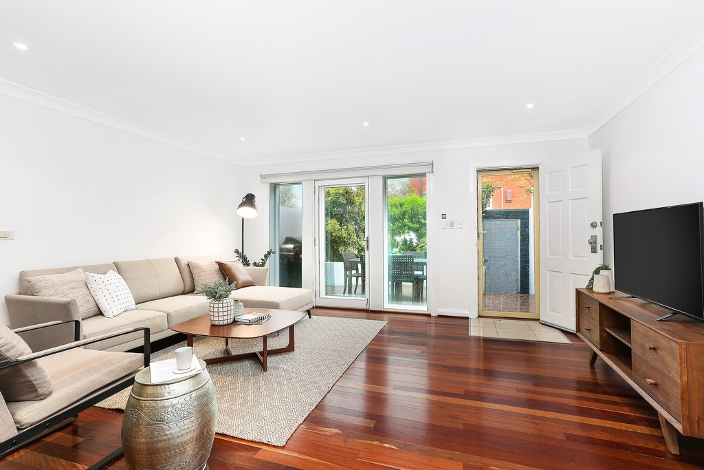 15 Westbourne Lane, Petersham Sold by Hudson McHugh - image 1