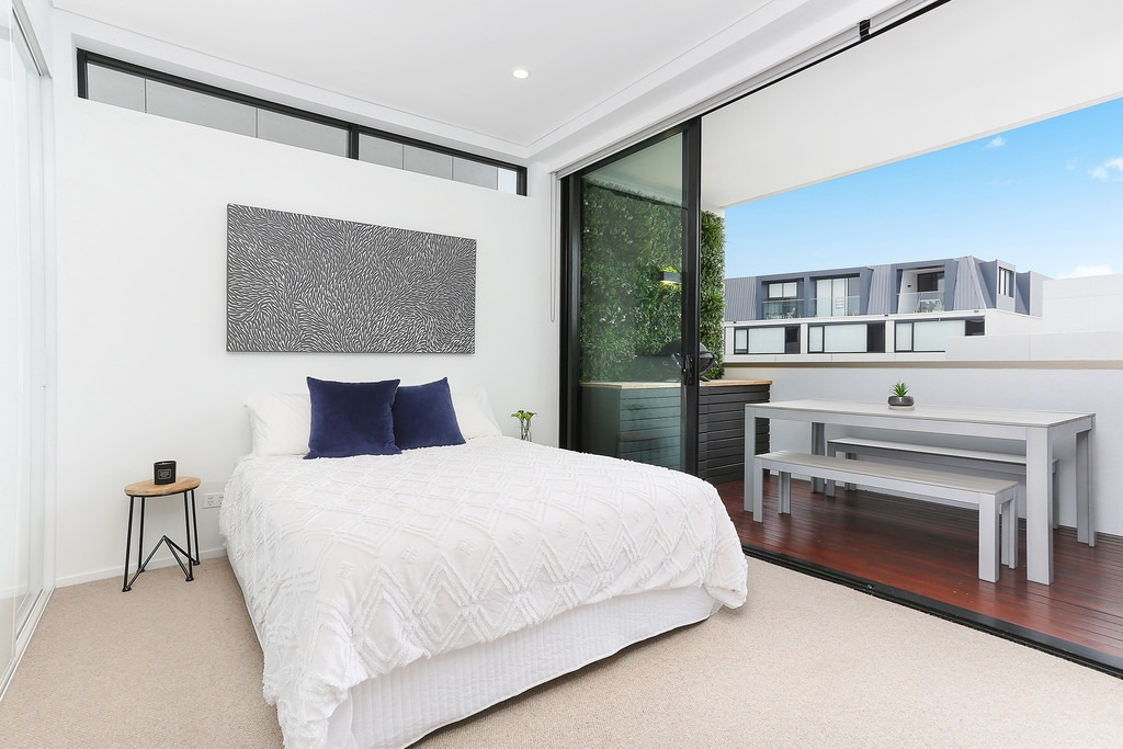 90/5-11 Pyrmont Bridge Road, Camperdown Sold by Hudson McHugh - image 1