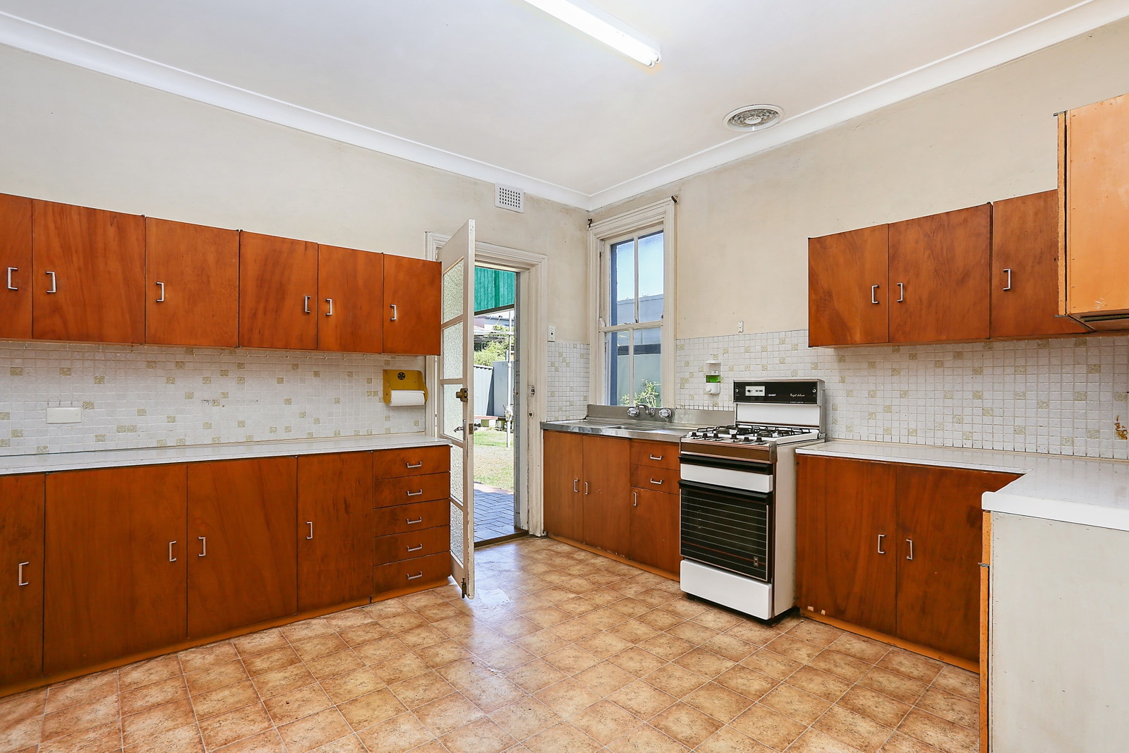 8 Charles Street, Leichhardt Sold by Hudson McHugh - image 1