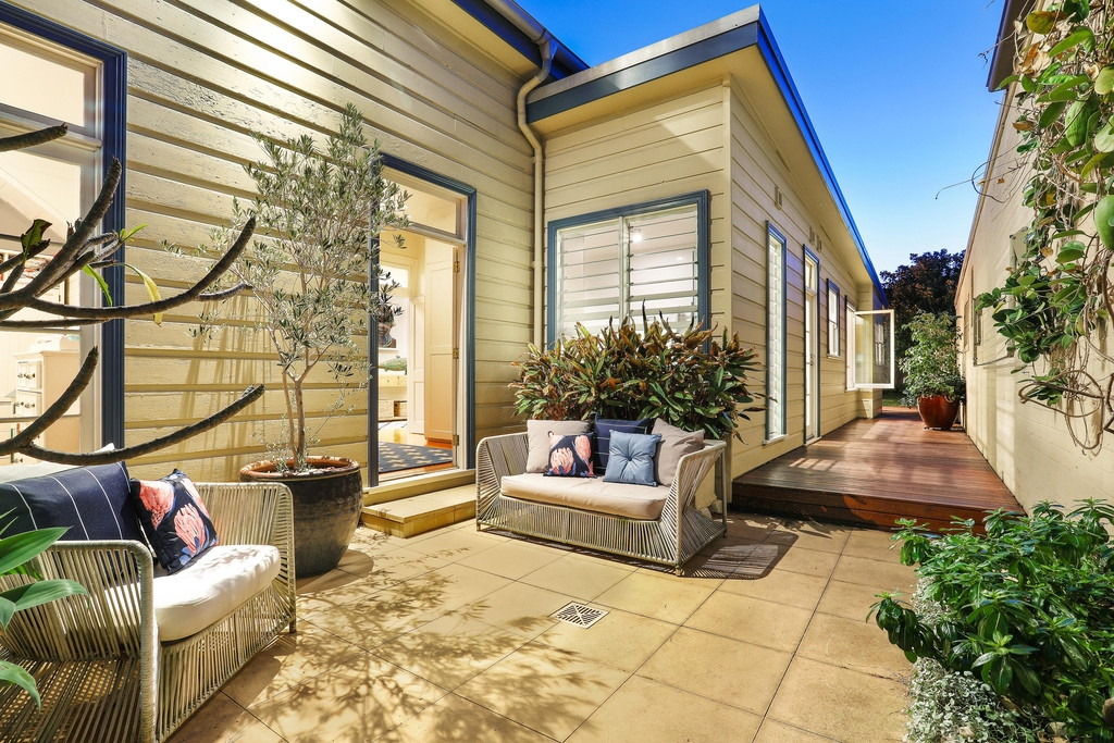 30 Mackenzie Street, Leichhardt Sold by Hudson McHugh - image 1