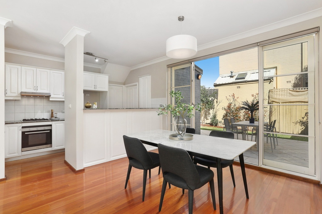 4/198-200 Flood Street, Leichhardt Sold by Hudson McHugh - image 1