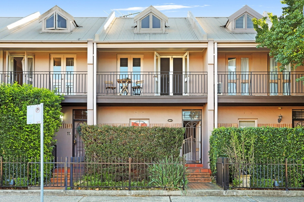 12/2-6 Derbyshire Road, Leichhardt Sold by Hudson McHugh - image 1