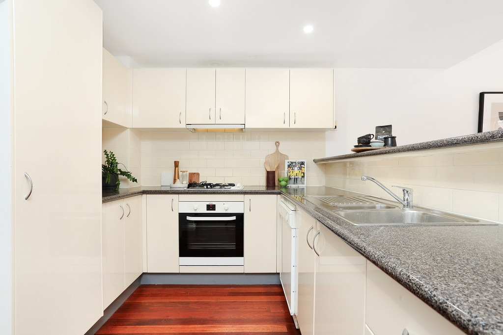 12/2-6 Derbyshire Road, Leichhardt Sold by Hudson McHugh - image 1