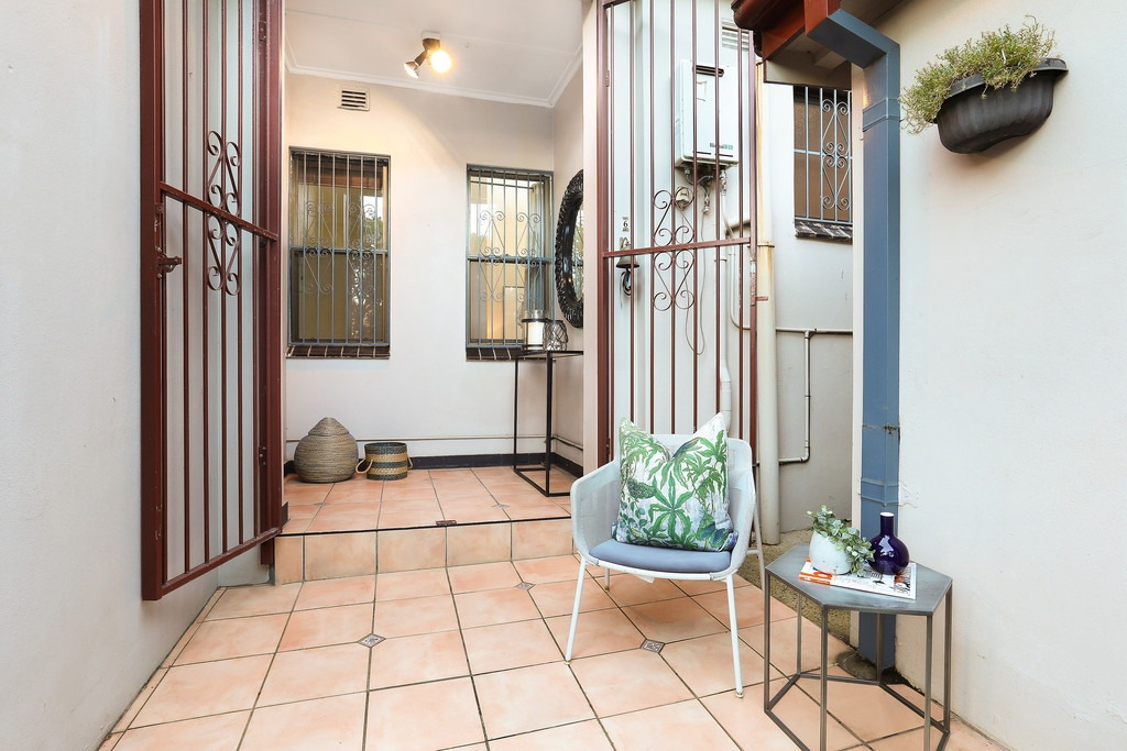 6/6 Bent Street, Petersham Sold by Hudson McHugh - image 1