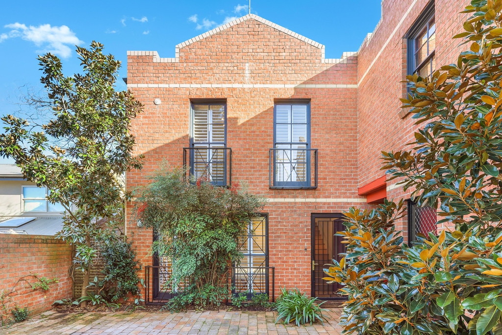 3/182a Flood Street, Leichhardt Sold by Hudson McHugh - image 1