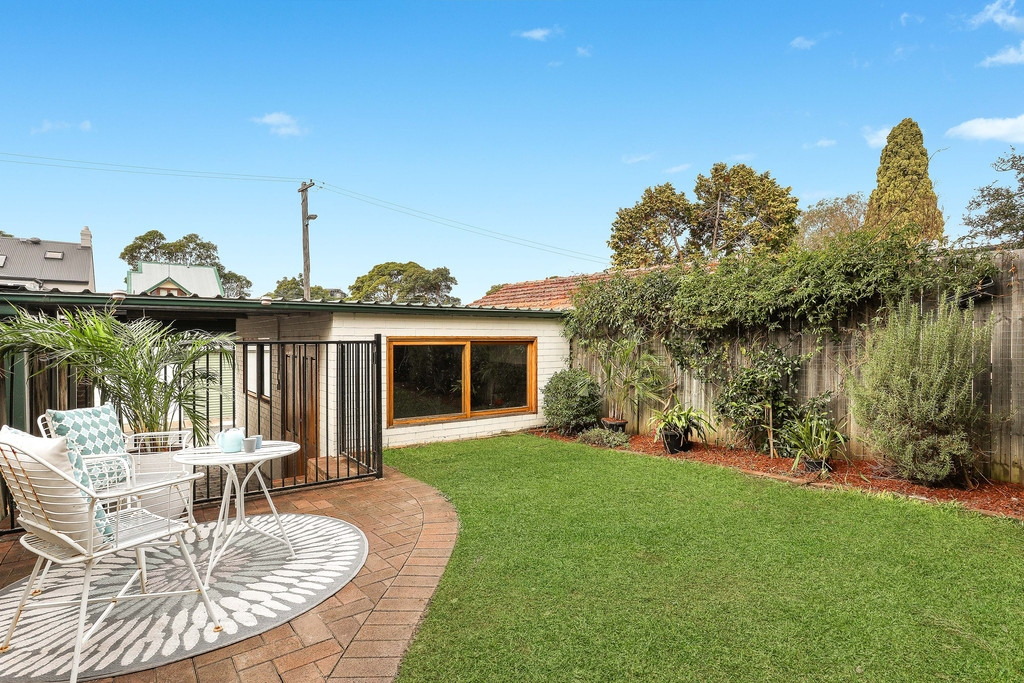 8 Nowranie Street, Summer Hill Sold by Hudson McHugh - image 1