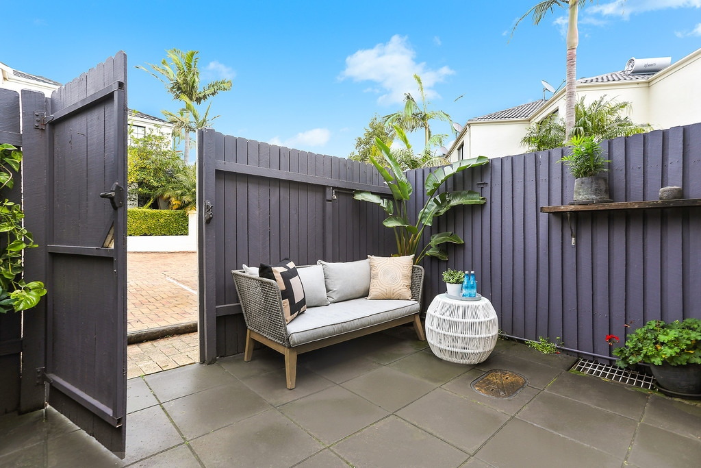 2/1 Flat Street, Leichhardt Sold by Hudson McHugh - image 1